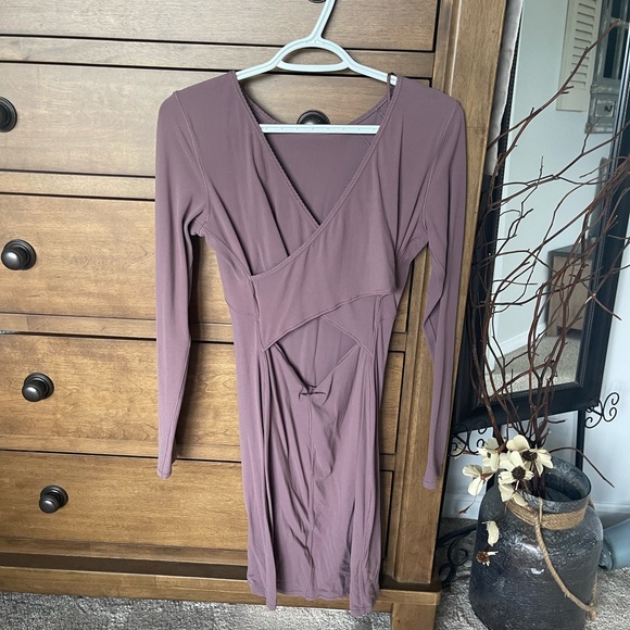 Lululemon Contour dress - Picture 3 of 5